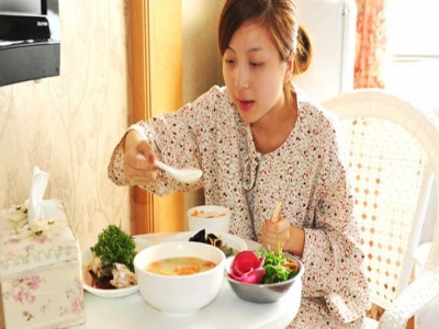 “为什么外国女人从不坐月子？”其实坐月子，是中国女人的大智慧